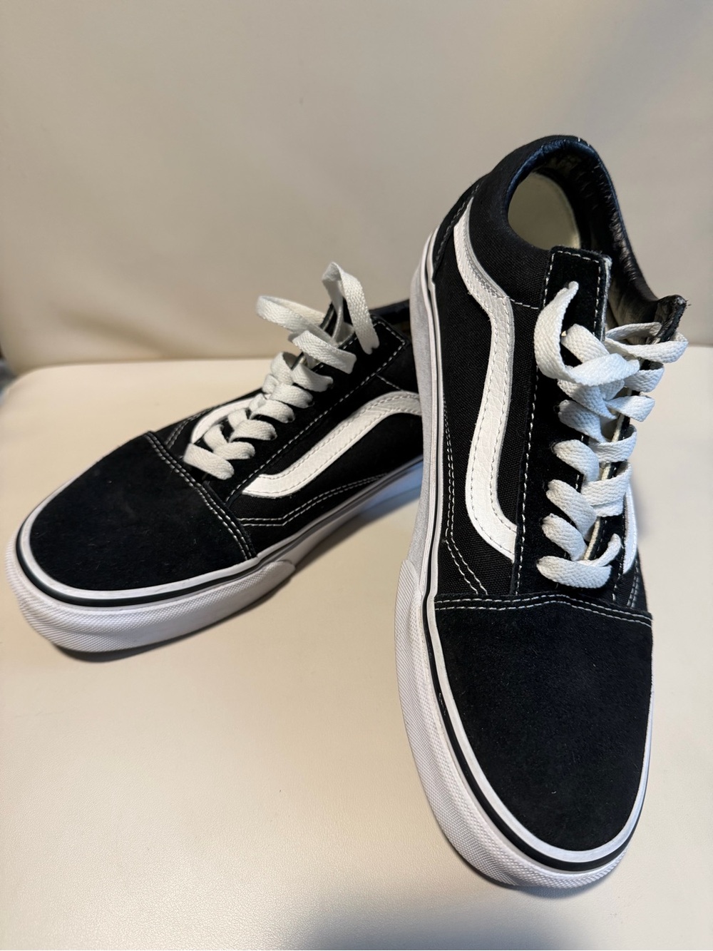 Vans Black and White Old Skool Low Top Sneakers Sz 9